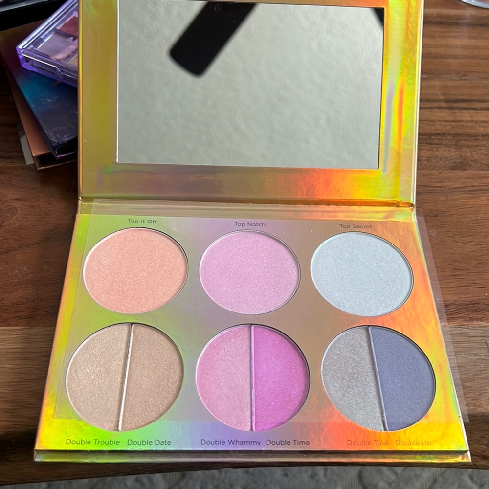 BH cosmetics highlighter palette
